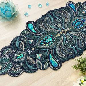 Napperon de Noël brodé de perles de rocaille à la main élégant napperon de Table décoratif lits de semence napperon de Noël napperon perlé personnalisé - Product Image 1