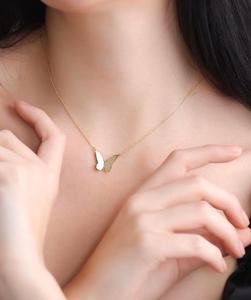 Collar de mariposa de oro delicado, colgante personalizado minimalista, collar de amuleto de mariposa para mujer, regalo para ella, pequeño - Product Image 5