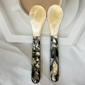 Cuillère de service en nacre de qualité supérieure pour le caviar, cuillère à long manche en coquille, fabriquée au Vietnam - Product Image 2