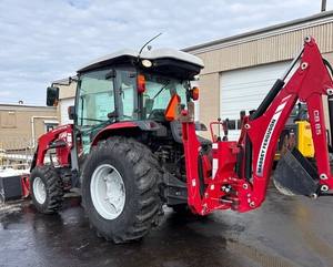 Tracteur Massey Ferguson GC17 avec chargeur frontal et arrière, transmission hydrostatique 4x4 pour l'agriculture, disponible à la vente. - Product Image 4