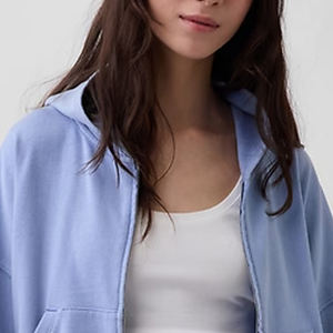 เสื้อฮู้ดผ้าฟลีซสำหรับผู้หญิง ดีไซน์สตรีทแวร์สุดเทรนดี้ พร้อมโลโก้ ซิปปิด และชายเสื้อแบบริบ มีกระเป๋า เหมาะสำหรับใส่พักผ่อนในฤดูหนาว - Product Image 2