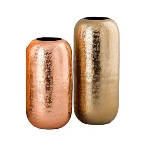 Elegante florero de cobre hecho a mano Trio para decoración de oficina en casa o hotel perfecto para arreglos de centro de mesa minimalista - Product Image 6