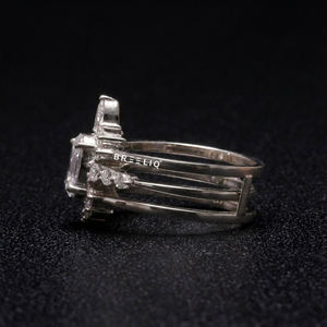 Bague solitaire en or blanc 14 carats avec diamant de laboratoire de taille ovale et ronde pour femmes, bijoux en diamant fin, clarté VS - Product Image 4