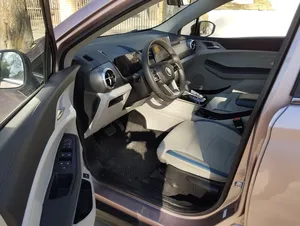 2023 B l D Yvan SUV AWD R18 Lithium Leather Seats 6-Seater <b>Panoramic</b> Sunroof <b>Camera</b> - Product Image 2