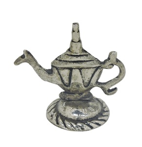 Matériau métallique de qualité avec finition argentée Support de bas d'arbre en métal Accrochez votre bas avec style avec ce silvertone - Product Image 3