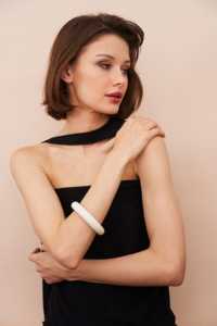 Bracelets en résine de luxe faits à la main, bracelet de mode ange pour femmes et filles, à porter lors de fêtes et à offrir - Product Image 4