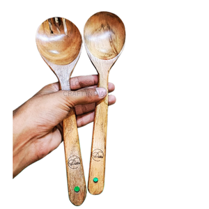 Cuillère en bois écologique avec finition miroir et manche long pour des techniques de cuisson parfaites pour rehausser les sauces - Product Image 3