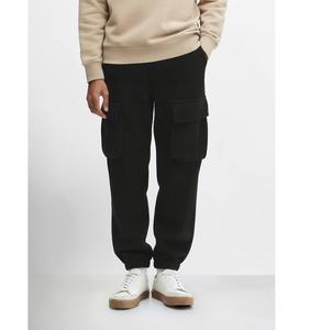 Pantalon cargo pour homme offrant un port quotidien flexible avec un design de poche pratique, idéal pour les voyages décontractés, la vie en plein air et en ville - Product Image 1