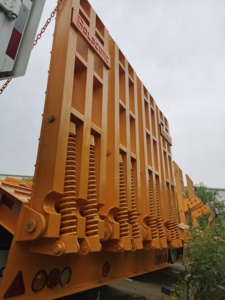 Semirremolque de Plataforma Baja de 60 Toneladas con Suspensión Cantilever, Dos Líneas, Cuatro Ejes - Product Image 4