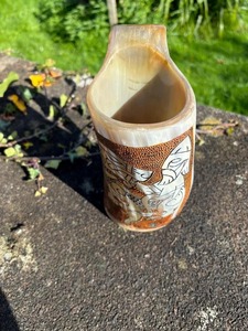 Taza de Cuerno Vikingo de Lujo Auténtica, Hecha a Mano, Cuerno Natural, Ecológica, para Cerveza y Vino - Product Image 2