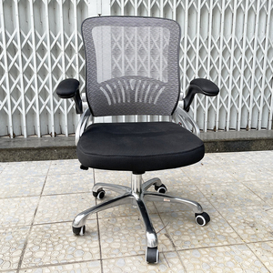 Silla de oficina ergonómica de malla con base giratoria, reposacabezas ajustable, respaldo antifatiga, construcción de espuma de madera contrachapada y cubierta de tela. - Product Image 4