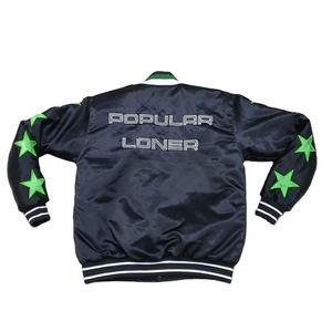 Vente en gros de veste universitaire d'hiver personnalisée style solide veste de baseball en soie et satin de rue brodée sur le devant tissu peigné - Product Image 2