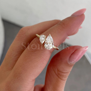 Déclaration élégante Bague de luxe en or et argent avec 2 pierres poire et diamant Collection de luxe originale Moissanite diamants naturels cultivés en laboratoire - Product Image 1