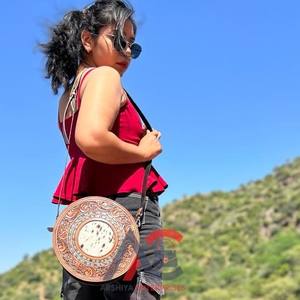 Nuevo estilo occidental herramientas de mano tallado elegante bolso de piel de vaca Sling Bag Crossbody hombro Boho Bolsos De Mujer - Product Image 1