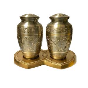 Urnas de latón para cremación, Peltre dorado grabado con Base para cenizas de adultos, recuerdo, urnas de latón para cenizas - Product Image 1