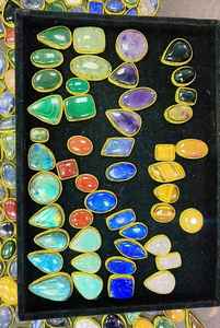 Cuentas de piedras preciosas coloridas con latón para la fabricación de anillos, piezas de joyería de piedra natural para crear diseños únicos. - Product Image 2