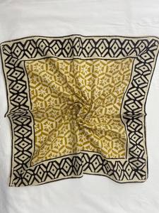 Pañuelo de Algodón con Estampado Artesanal, Estilo Bohemio, Diseño Único - Product Image 6