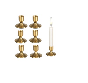 Elegante portavelas de aluminio con acabado dorado, pieza central de decoración del hogar para decoración de sala de estar y mesa de comedor - Product Image 1