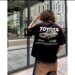 T-shirt graphique de course automobile rétro en coton premium, streetwear, coupe ample, style motorsport, imprimé voiture vintage, décontracté - Product Image 3