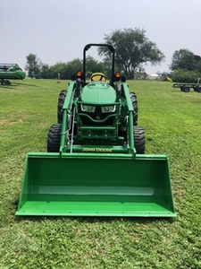 Tracteur compact micro-tracteur Johhn Dear 4052M 4WD robuste, transmission hydrostatique à 2/4 roues motrices, moteur à 3 vitesses, pompe, garantie 2 ans - Product Image 2