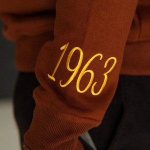 Sudadera de Chenilla HBCU Iota Educated, Marrón y Dorado con Letras Bordadas, Mezcla de Algodón Premium, Ropa de la Vida Griega Divine Nine - Product Image 5