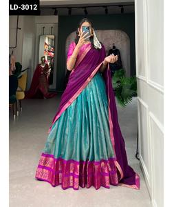 Ropa tradicional de estilo indio del Sur Kanchipuram Silk Lehenga Choli con trabajo de tejido Zari y Georgette con encaje liso Dupatta - Product Image 1