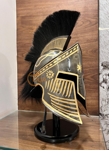 Casco Espartano de la Antigua Grecia con Pluma Negra |   Casco de Guerrero de Metal Hecho a Mano para Exhibición, Disfraces y Coleccionistas - Product Image 6