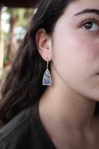 Boucles d'oreilles triangulaires en argent sterling 925 oxydé avec pierre de lune pavée et topaze blanche, fermoir à levier 30 mm, pierre de naissance de juin, éclatante - Product Image 3