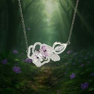 Collier Jeulia Midsummer Night Pansy Love Flower - Chaîne en acier inoxydable plaqué or avec diamant et perle - Product Image 3