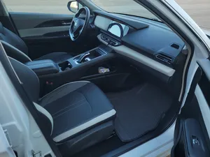 Cargador de Batería de Litio para Vehículos Eléctricos E V 0 L U T E I-PRO EV 2024 con Carga Rápida, 110 kWh de Energía y AWD NEDC - Product Image 2