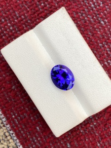 Coupe ovale de Tanzanite de couleur bleue royale riche naturelle super attrayante avec une excellente couleur Loupe naturelle Zoisite 3.89 carats propre - Product Image 4