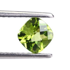 Venta al por mayor de alta calidad Natural 4,5mm facetado Checker Cut Peridot verde cuarzo piedras cojín Checker Cut facetado cuarzo verde - Product Image 2