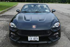 Fiat 124 Spider Abarth Plus 2018 d'occasion en excellent état, sans accident, conduite à gauche/droite - Product Image 2