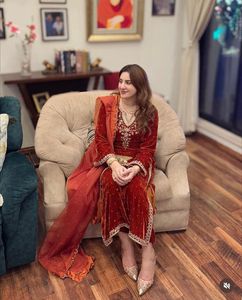 Costume en velours de viscose lourd pour femme, sensation de luxe exclusive, avec dupatta en filet doux, robe traditionnelle élégante pour femmes, tenue de cérémonie - Product Image 5