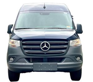 Furgoneta Diésel Sprinter 2024 Azul Metálico - Seminueva en Excelentes Condiciones, Volante a la Izquierda, Asientos Calefactables Oscuros, Neumáticos R18 - Product Image 1