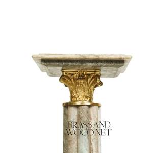 Socle en marbre veiné gris clair de luxe avec capitale en laiton corinthien - Product Image 4