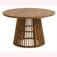 Table basse minimaliste en rotin et bois haut de gamme, élégante et robuste, le complément parfait aux espaces de vie élégants