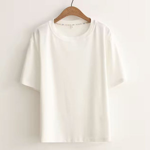 เสื้อยืดผ้าคอตตอนคอวีสำหรับผู้ชายเสื้อยืดโอเวอร์ไซส์ผ้าคอตตอนโชว์ไหล่ทรงหลวมเข้ารูปโลโก้ออกแบบได้ตามที่ต้องการ - Product Image 6