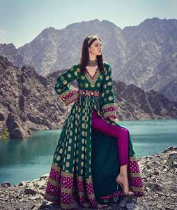 Beauté des vêtements afghans traditionnels Les femmes portent des vêtements de fête afghans Kuchi vêtements de mariage avec des bijoux et un gilet assortis - Product Image 3