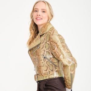 Veste de motard en cuir Python pour femme, veste en cuir à imprimé Python en peau de vache - Product Image 2
