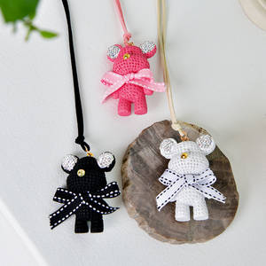 Diffuseur de voiture moderne en forme d'ours avec ruban, parfums longue durée de rose et de freesia, désodorisant solide en plastique pour tableau de bord - Product Image 5