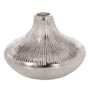 Vase en métal décoratif, accent de table artistique pour un arrangement intérieur élégant et une amélioration de l'intérêt visuel - Product Image 1