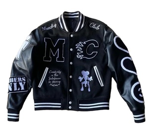 Chaquetas universitarias recortadas de alta calidad para mujer, logotipos de chenilla con decoraciones bordadas, cuerpo de lana con mangas de cuero - Product Image 1