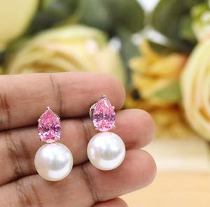 Pendientes de Plata de Ley de la Mejor Calidad, con Piedras de Moissanita, Diseño Moderno y Elegante para Bodas y Otras Ocasiones - Product Image 1