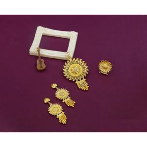 Plaqué or de qualité supérieure tendance dames fleur pendentif collier avec boucles d'oreilles bijoux de mode pour les femmes cadeau de mariage fête - Product Image 1