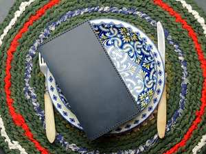 Carpeta para billetes de cuero grabado con logotipo personalizado al por mayor, soporte para recibos, talonario de cuero genuino con logotipo personalizado, chequera de cuero genuino, venta al por mayor - Product Image 4