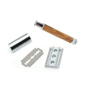 Rasoir à double lame pour homme de qualité supérieure Manche en bois d'olivier réutilisable pour le visage et le corps Rasoir de sécurité premium de marque privée OEM - Product Image 4