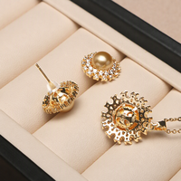 Set Perhiasan Mutiara Cangkang Kepingan Salju Kalung dan Anting Stud 12mm 10mm Inlay Zirkon Hadiah Wanita JadeRitual