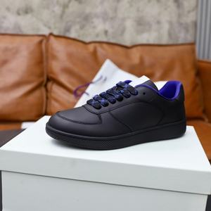 Zapatos deportivos personalizados a la moda para unisex, transpirables, con cordones, para caminar, informales, con relieve, de piel de vaca. - Product Image 2