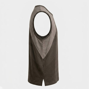 เสื้อกล้ามผู้ชายลำลอง ออกแบบมาเพื่อความสบายตลอดวันด้วยผ้าเนื้อเนียน ทรงหลวมสบาย และดีไซน์ทันสมัย - Product Image 4